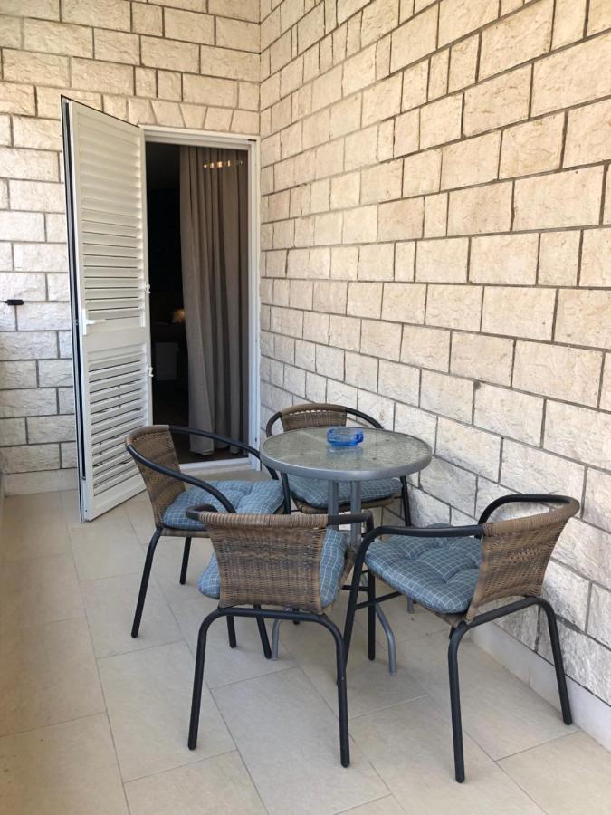 Omis - Private Ensuite Room With Balcony - Hotel Style Exterior photo